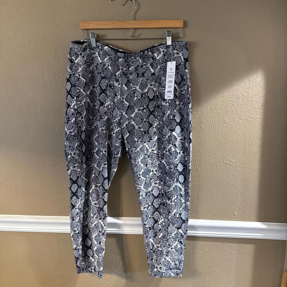 Women's NWT VOGO Athletica 7/8 actives snakeskin pants/leggings, size 1x